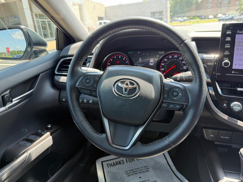 Toyota Camry Vehicle Image 13