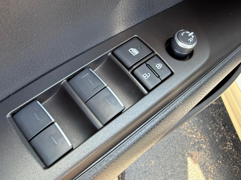 Toyota Camry Vehicle Image 15