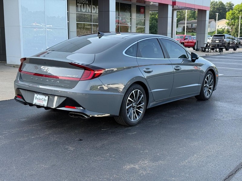 Hyundai Sonata Vehicle Image 3