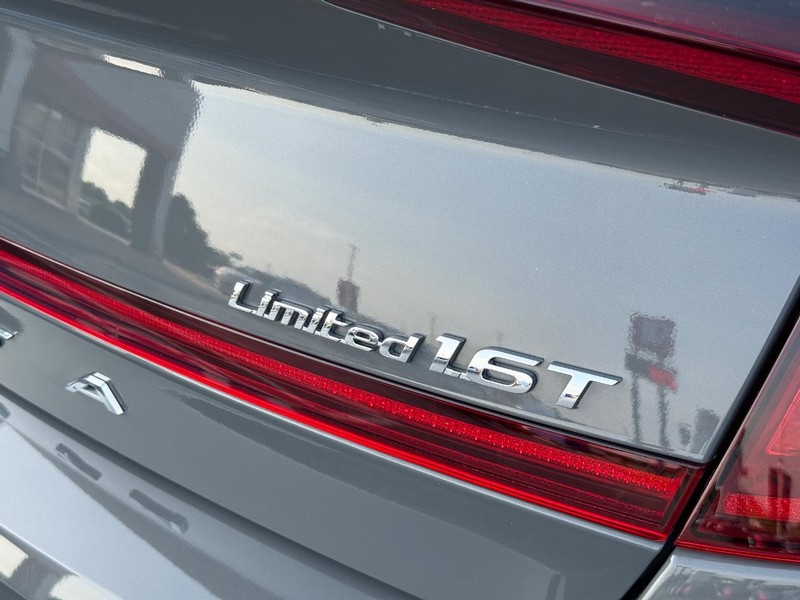 Hyundai Sonata Vehicle Image 6