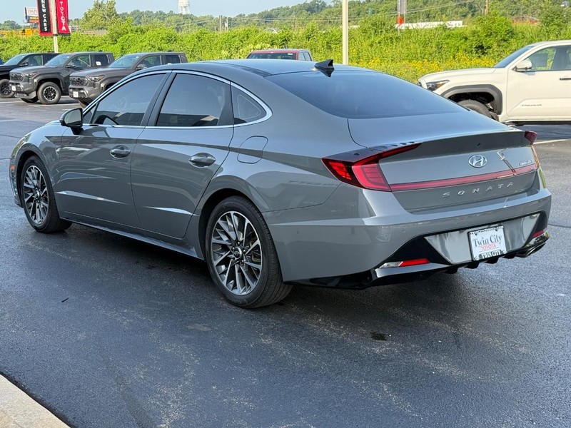 Hyundai Sonata Vehicle Image 7