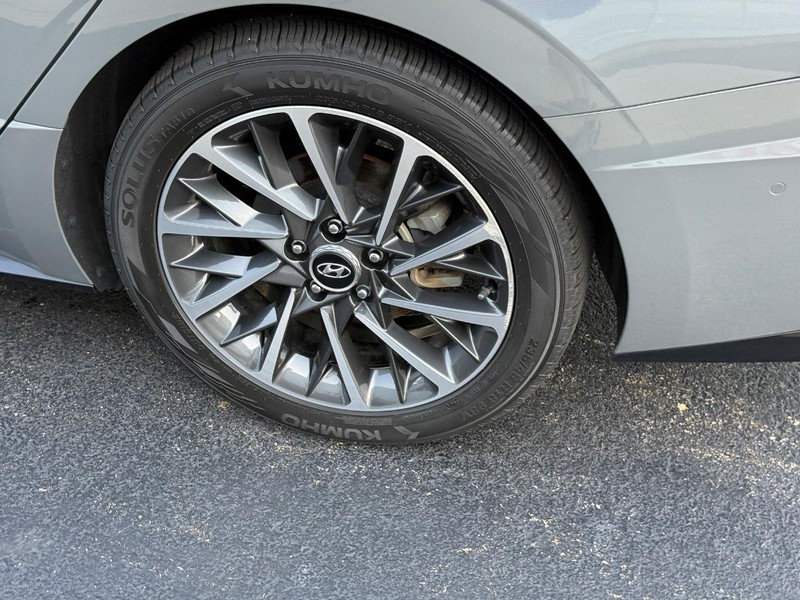 Hyundai Sonata Vehicle Image 8