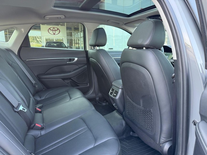 Hyundai Sonata Vehicle Image 11