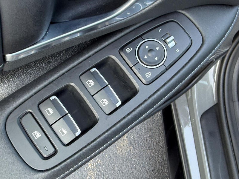 Hyundai Sonata Vehicle Image 16