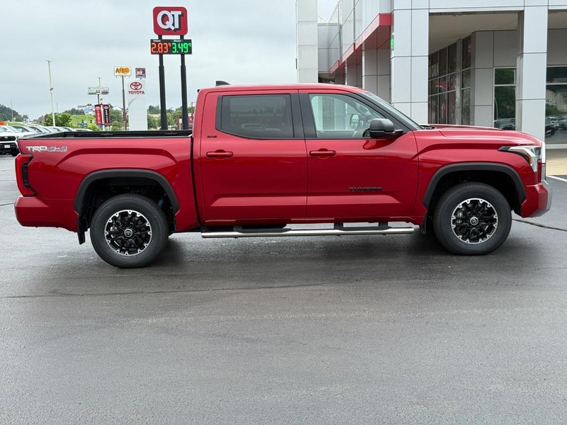 Toyota Tundra 4WD Vehicle Image 2