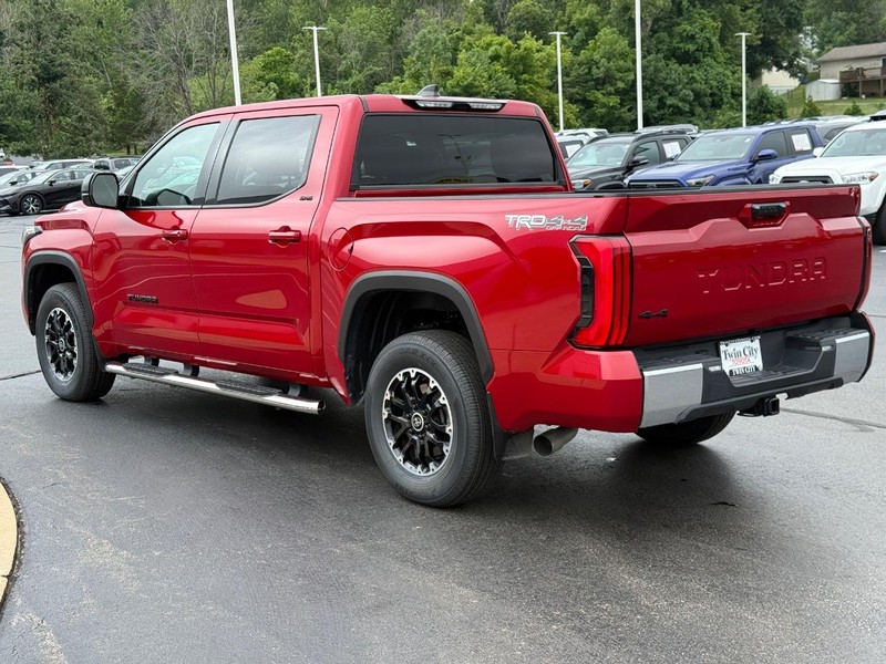 Toyota Tundra 4WD Vehicle Image 6