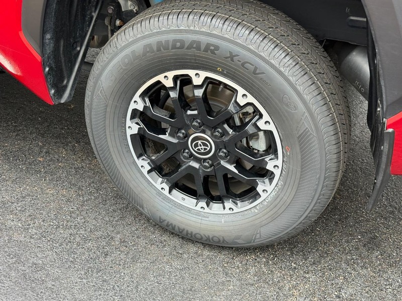 Toyota Tundra 4WD Vehicle Image 8