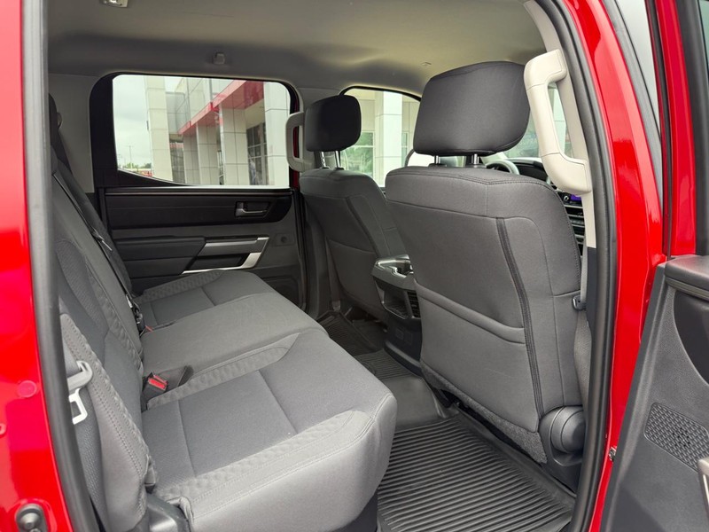 Toyota Tundra 4WD Vehicle Image 11