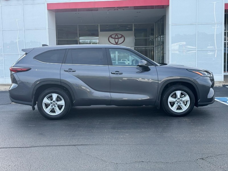 Toyota Highlander Vehicle Image 2