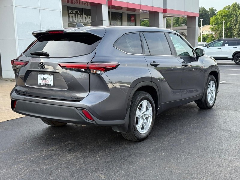 Toyota Highlander Vehicle Image 3