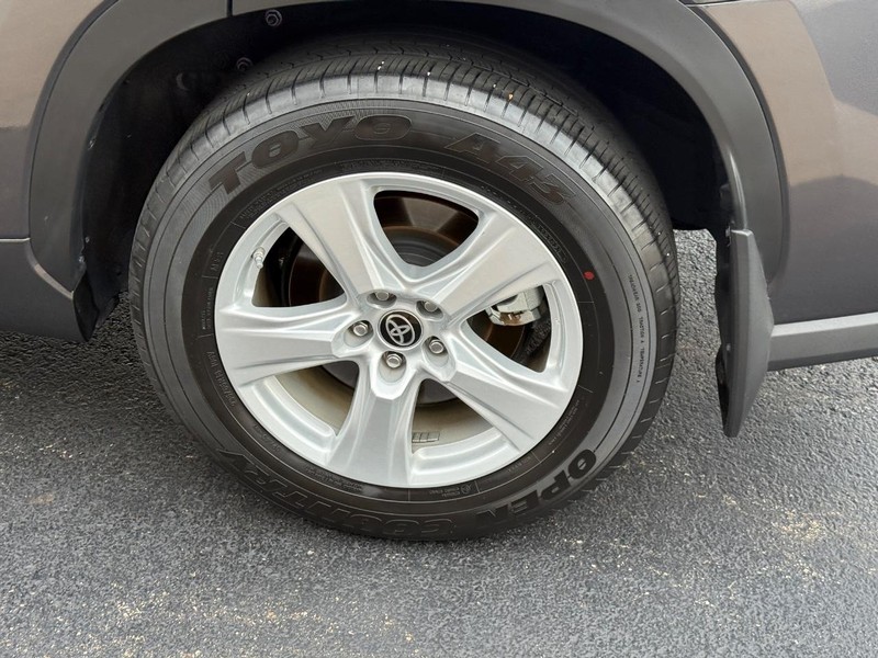 Toyota Highlander Vehicle Image 8