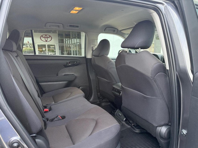 Toyota Highlander Vehicle Image 12