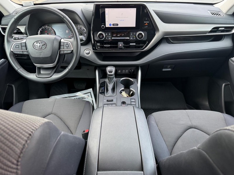 Toyota Highlander Vehicle Image 13