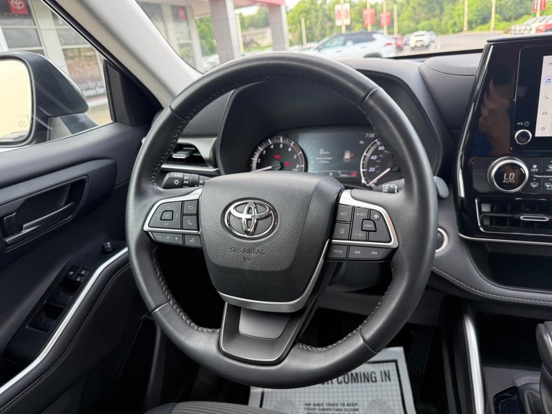 Toyota Highlander Vehicle Image 14
