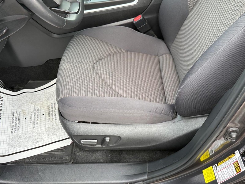 Toyota Highlander Vehicle Image 17