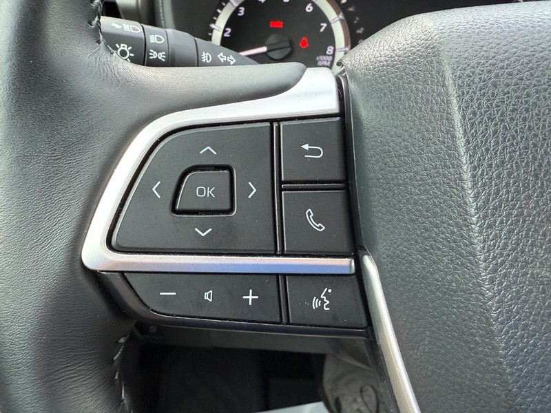 Toyota Highlander Vehicle Image 18