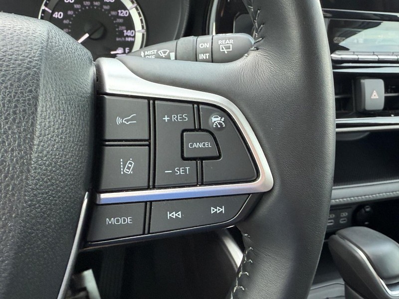 Toyota Highlander Vehicle Image 19