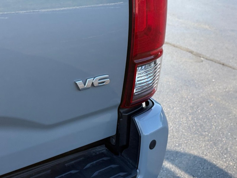 Toyota Tacoma 4WD Vehicle Image 6