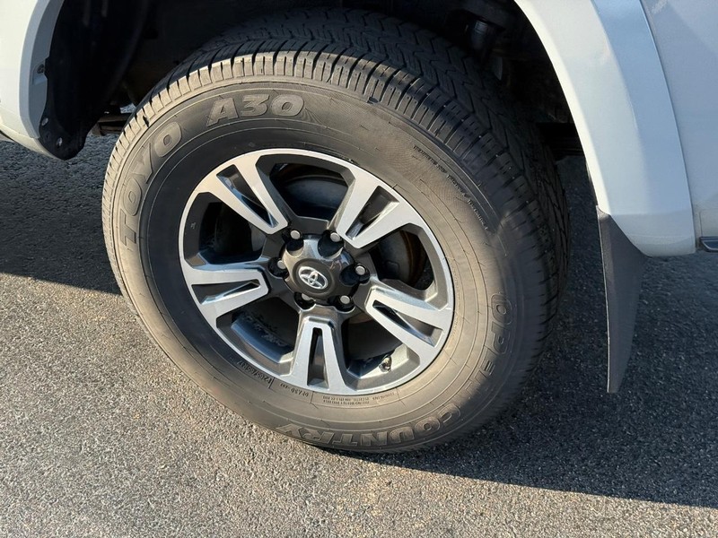 Toyota Tacoma 4WD Vehicle Image 8
