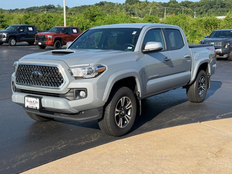 Toyota Tacoma 4WD Vehicle Image 9