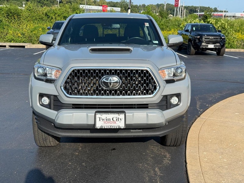 Toyota Tacoma 4WD Vehicle Image 10