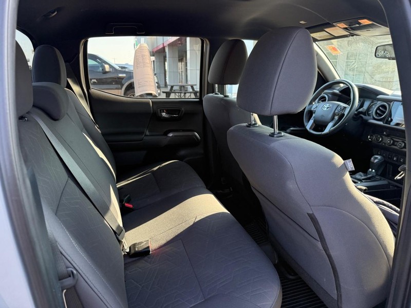 Toyota Tacoma 4WD Vehicle Image 11