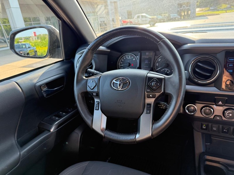 Toyota Tacoma 4WD Vehicle Image 13