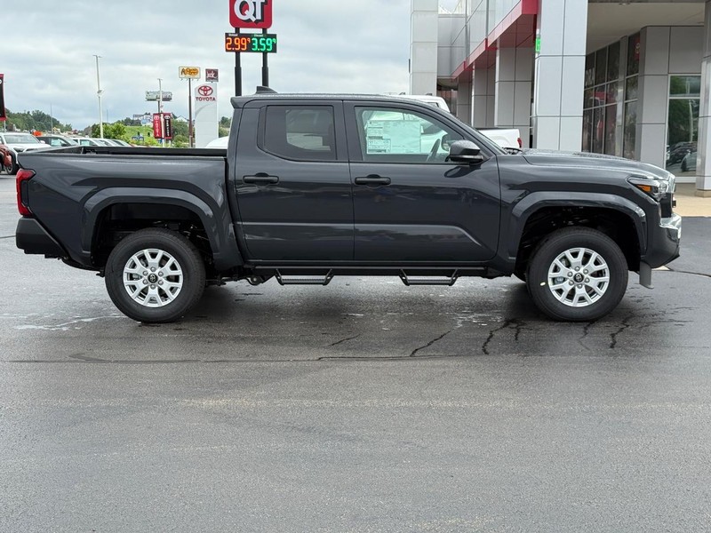 Toyota Tacoma 4WD Vehicle Image 2