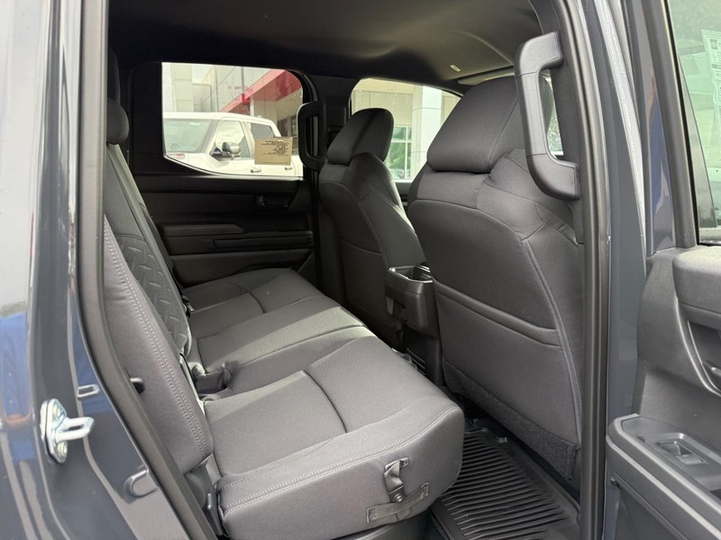 Toyota Tacoma 4WD Vehicle Image 5