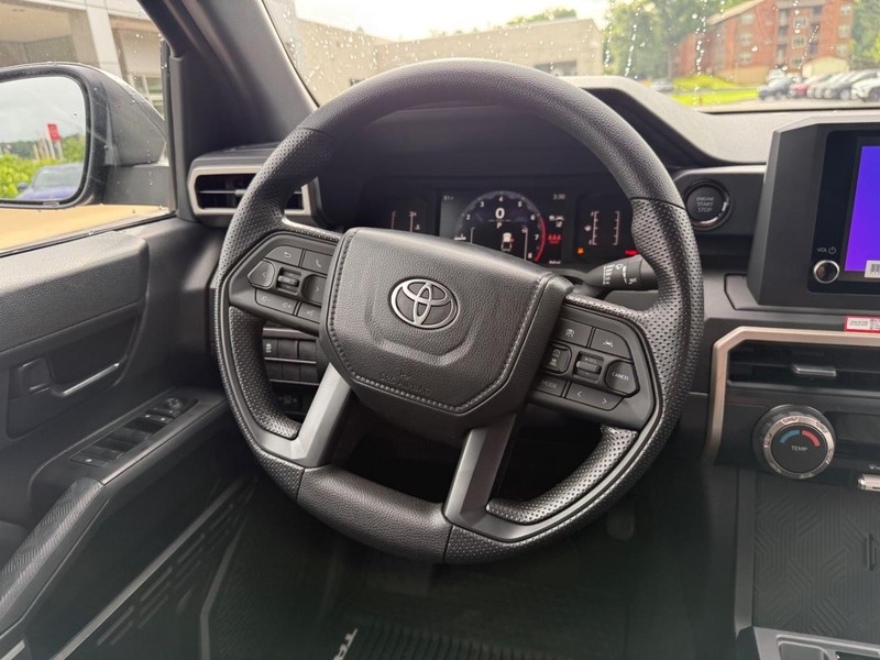 Toyota Tacoma 4WD Vehicle Image 7