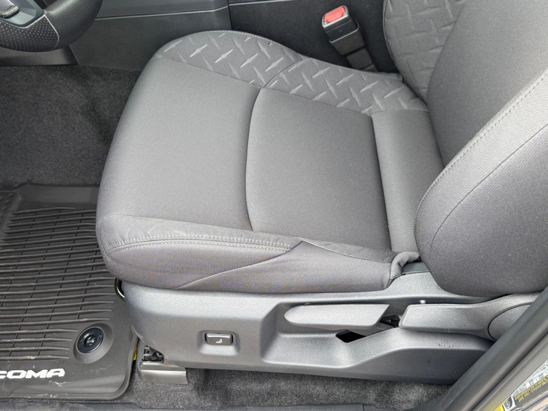 Toyota Tacoma 4WD Vehicle Image 10