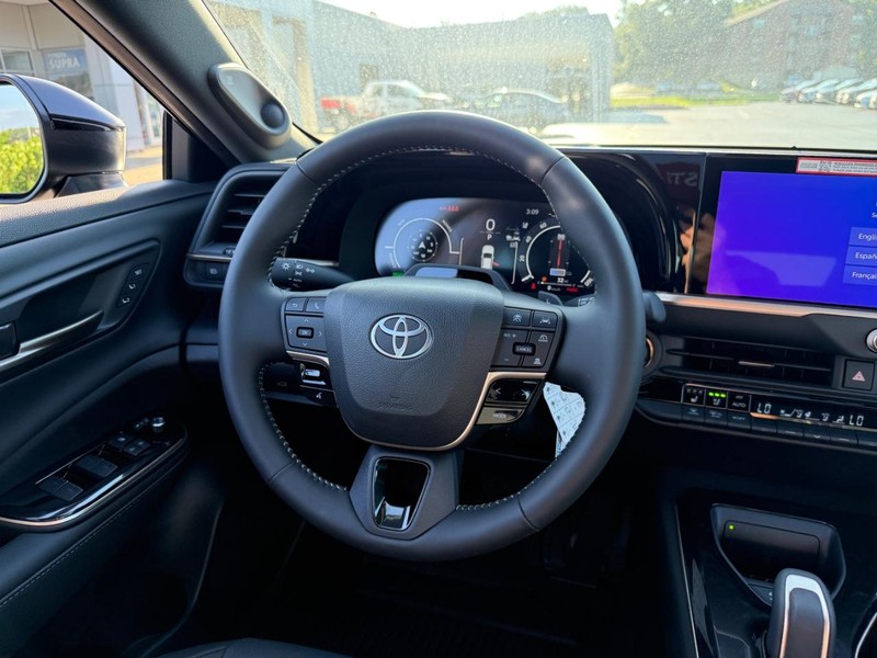 Toyota Crown Vehicle Image 8