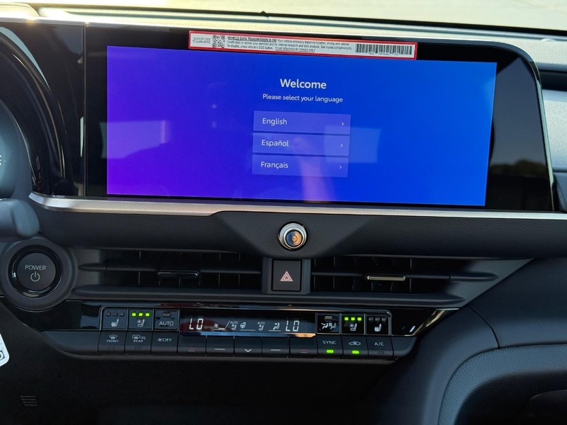 Toyota Crown Vehicle Image 9