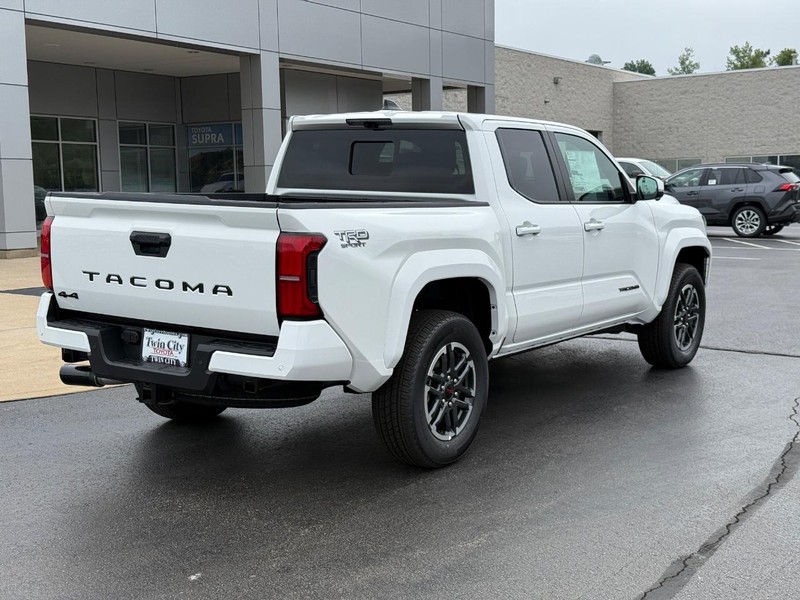 Toyota Tacoma 4WD Vehicle Image 3
