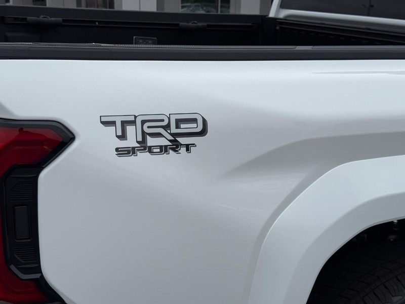 Toyota Tacoma 4WD Vehicle Image 4