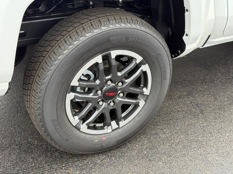 Toyota Tacoma 4WD Vehicle Image 5