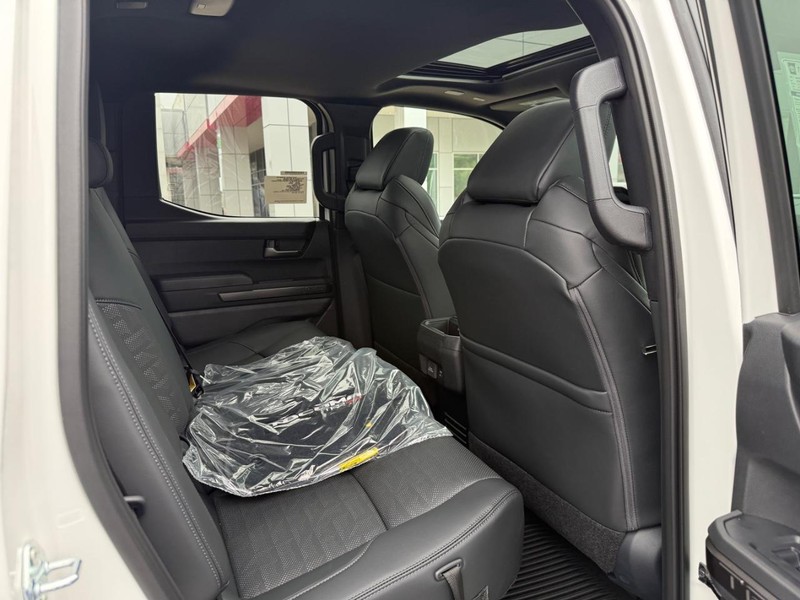 Toyota Tacoma 4WD Vehicle Image 6