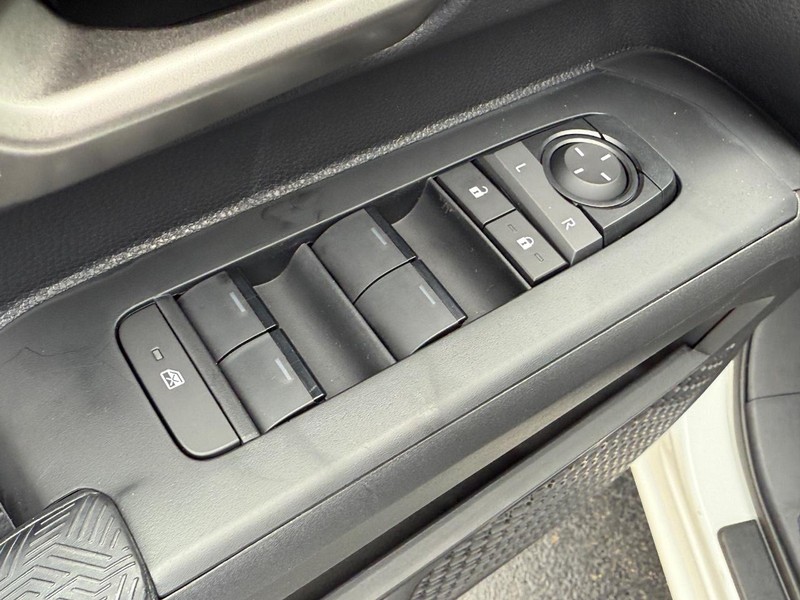 Toyota Tacoma 4WD Vehicle Image 10