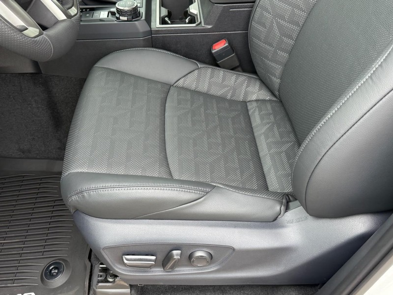 Toyota Tacoma 4WD Vehicle Image 11