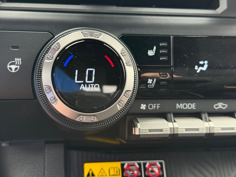 Toyota Tacoma 4WD Vehicle Image 16