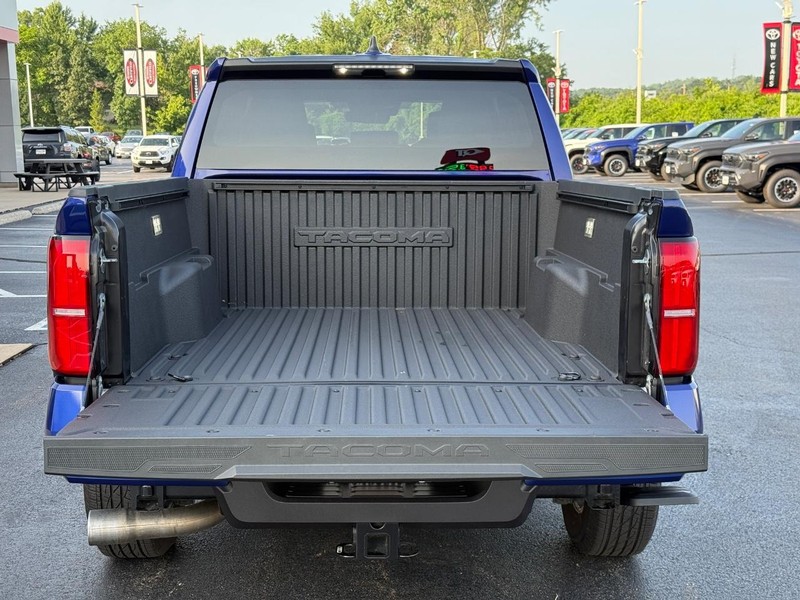 Toyota Tacoma 2WD Vehicle Image 4