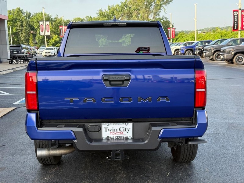 Toyota Tacoma 2WD Vehicle Image 5