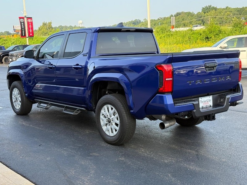 Toyota Tacoma 2WD Vehicle Image 6