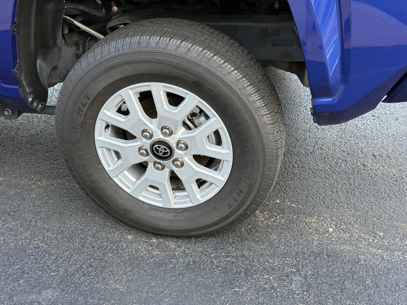Toyota Tacoma 2WD Vehicle Image 7