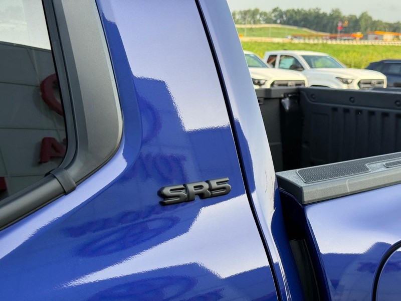 Toyota Tacoma 2WD Vehicle Image 8