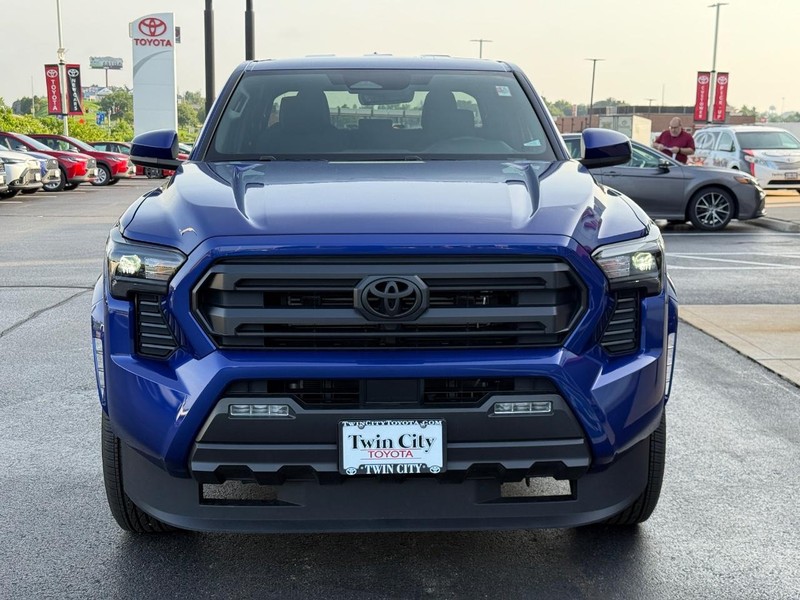 Toyota Tacoma 2WD Vehicle Image 10