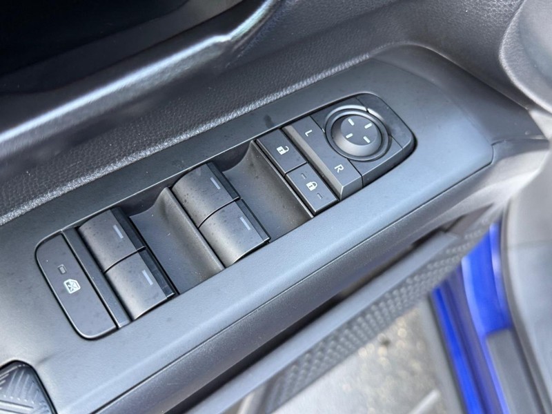 Toyota Tacoma 2WD Vehicle Image 15