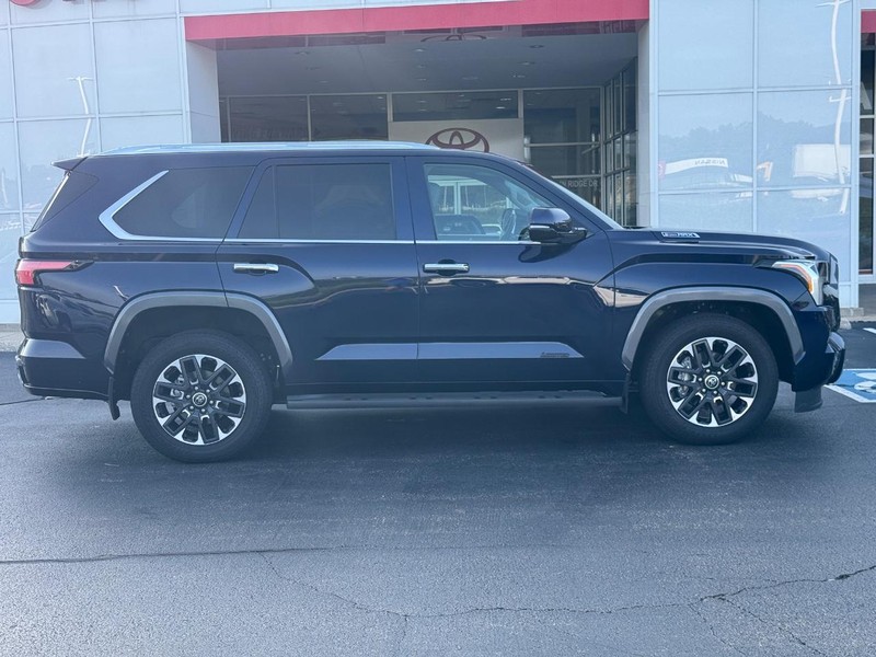 Toyota Sequoia Vehicle Image 2