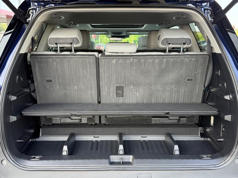 Toyota Sequoia Vehicle Image 4