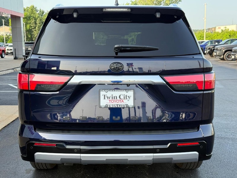 Toyota Sequoia Vehicle Image 5